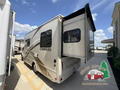 2018 Thor Motor Coach Compass 23TR photo 4