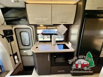 2018 Thor Motor Coach Compass 23TR photo 20