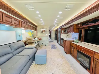 2013 Fleetwood EXPEDITION 38S photo 7