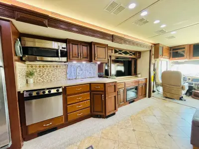 2013 Fleetwood EXPEDITION 38S photo 13