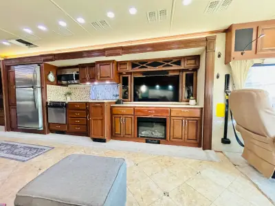 2013 Fleetwood EXPEDITION 38S photo 15