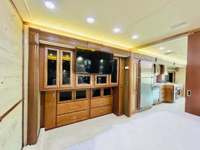 2013 Fleetwood EXPEDITION 38S photo 14