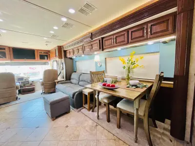 2013 Fleetwood EXPEDITION 38S photo 12