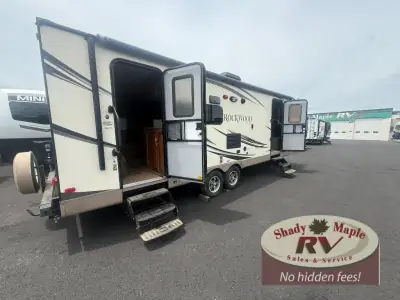 2015 Forest River Rockwood Ultra Lite 2604WS photo 8