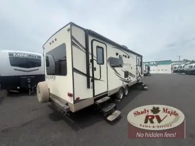 2015 Forest River Rockwood Ultra Lite 2604WS photo 4