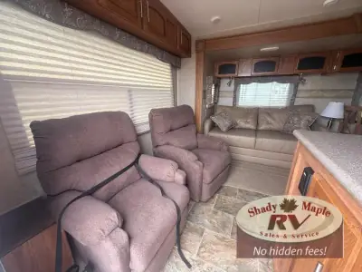 2015 Forest River Rockwood Ultra Lite 2604WS photo 9