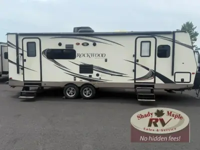 2015 Forest River Rockwood Ultra Lite 2604WS photo 3