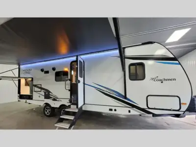 2023 Coachmen Freedom Express Ultra Lite 252RBS photo 36