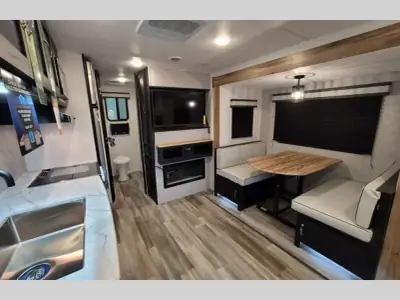 2023 Coachmen Freedom Express Ultra Lite 252RBS photo 37