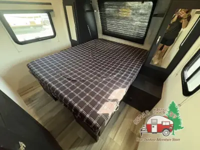 2023 Coachmen Freedom Express Ultra Lite 252RBS photo 29
