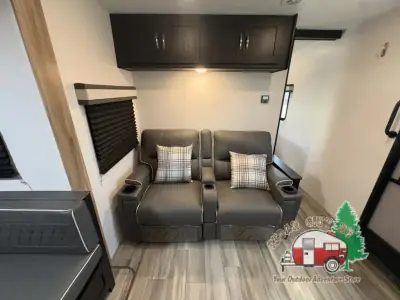 2023 Coachmen Freedom Express Ultra Lite 252RBS photo 24
