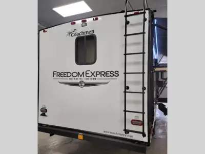 2023 Coachmen Freedom Express Ultra Lite 252RBS photo 43