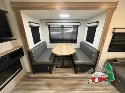 2023 Coachmen Freedom Express Ultra Lite 252RBS photo 25