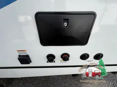 2023 Coachmen Freedom Express Ultra Lite 252RBS photo 10