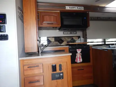 2017 JAYCO GREYHAWK photo 2