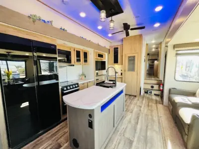 2024 Forest River CHEROKEE ARCTIC WOLF 3810 SUITE photo 8