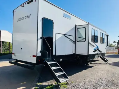 2024 Forest River CHEROKEE ARCTIC WOLF 3810 SUITE photo 4