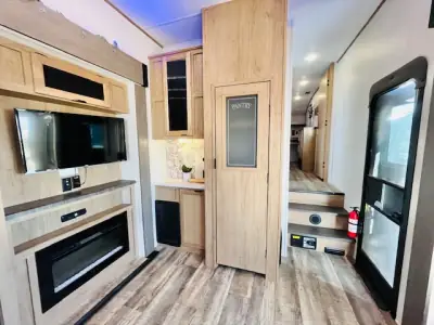 2024 Forest River CHEROKEE ARCTIC WOLF 3810 SUITE photo 9