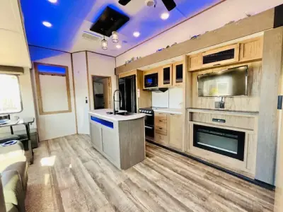 2024 Forest River CHEROKEE ARCTIC WOLF 3810 SUITE photo 7