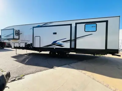 2024 Forest River CHEROKEE ARCTIC WOLF 3810 SUITE photo 6