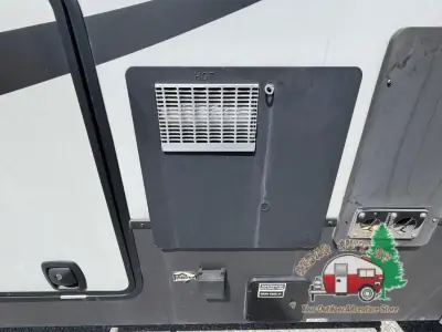 2013 Heartland Cyclone 3800 photo 10