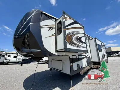 2013 Heartland Cyclone 3800 photo 3