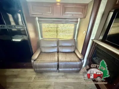 2013 Heartland Cyclone 3800 photo 17
