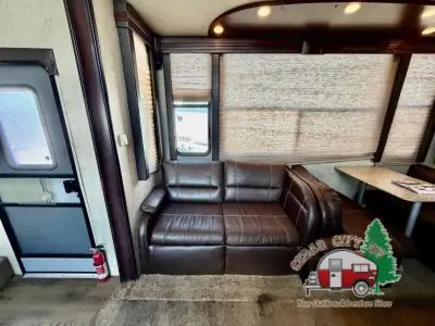 2013 Heartland Cyclone 3800 photo 18