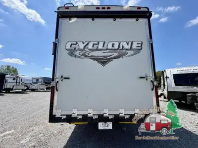 2013 Heartland Cyclone 3800 photo 5