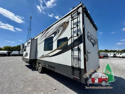2013 Heartland Cyclone 3800 photo 4