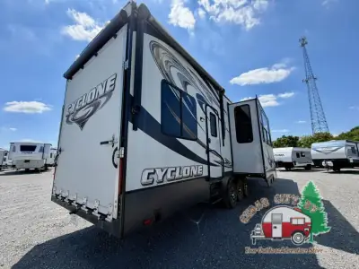 2013 Heartland Cyclone 3800 photo 6