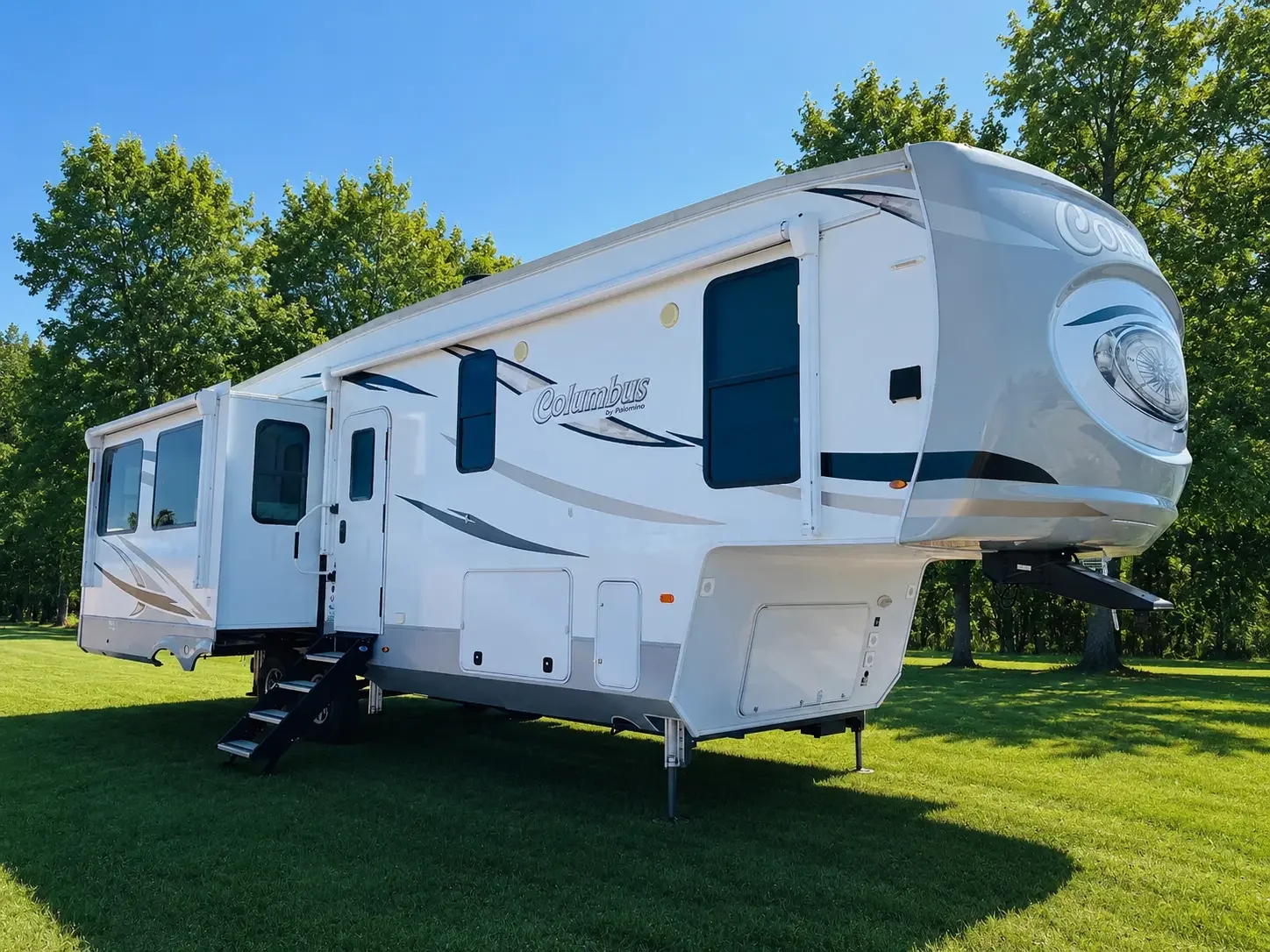 2021 Coachmen PALOMINO COLUMBUS exterior