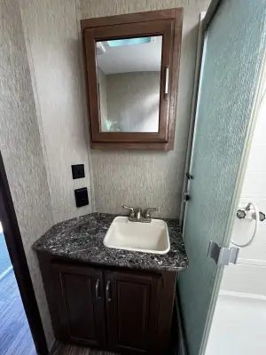 2017 Keystone LAREDO 330RL photo 38