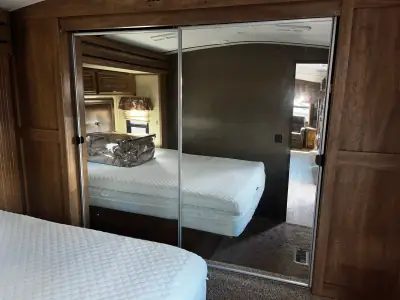 2017 Keystone LAREDO 330RL photo 43