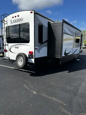 2017 Keystone LAREDO 330RL photo 5