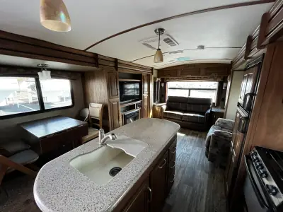 2017 Keystone LAREDO 330RL photo 47