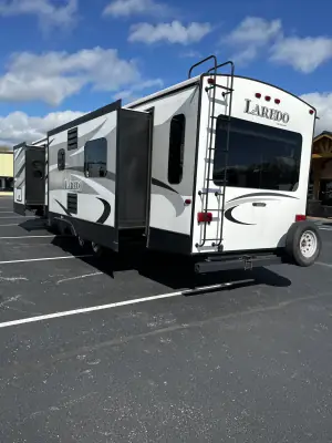 2017 Keystone LAREDO 330RL photo 4