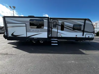 2017 Keystone LAREDO 330RL photo 17