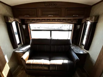 2017 Keystone LAREDO 330RL photo 30
