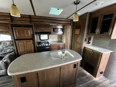 2017 Keystone LAREDO 330RL photo 21