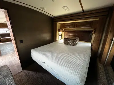 2017 Keystone LAREDO 330RL photo 46