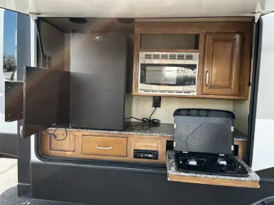 2017 Keystone LAREDO 330RL photo 11