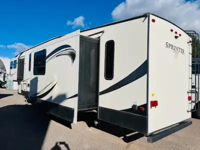 2019 Keystone SPRINTER 3551FWMLS photo 2