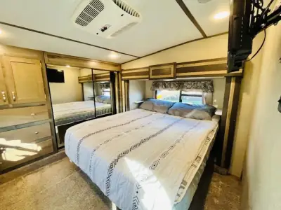 2019 Keystone SPRINTER 3551FWMLS photo 17