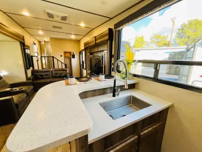 2019 Keystone SPRINTER 3551FWMLS photo 12