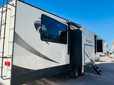 2019 Keystone SPRINTER 3551FWMLS photo 8