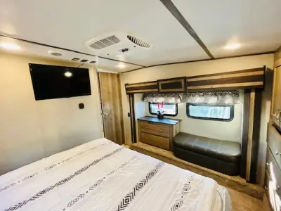 2019 Keystone SPRINTER 3551FWMLS photo 18
