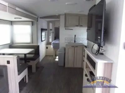 2023 Cruiser Shadow Cruiser 277BHS photo 11