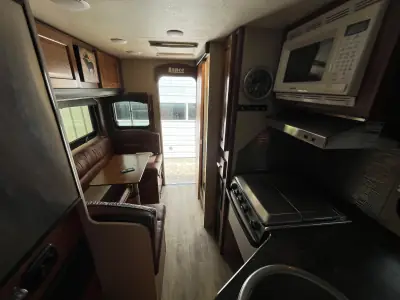 2017 Lance 865 TRUCK CAMPER photo 21