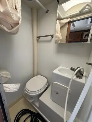 2017 Lance 865 TRUCK CAMPER photo 23